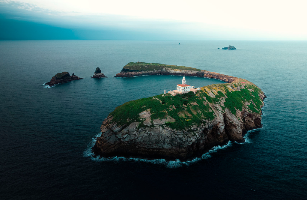 Noel Forseas, high-quality sports photographer Costa Rica. A view of an island with a lighthouse.