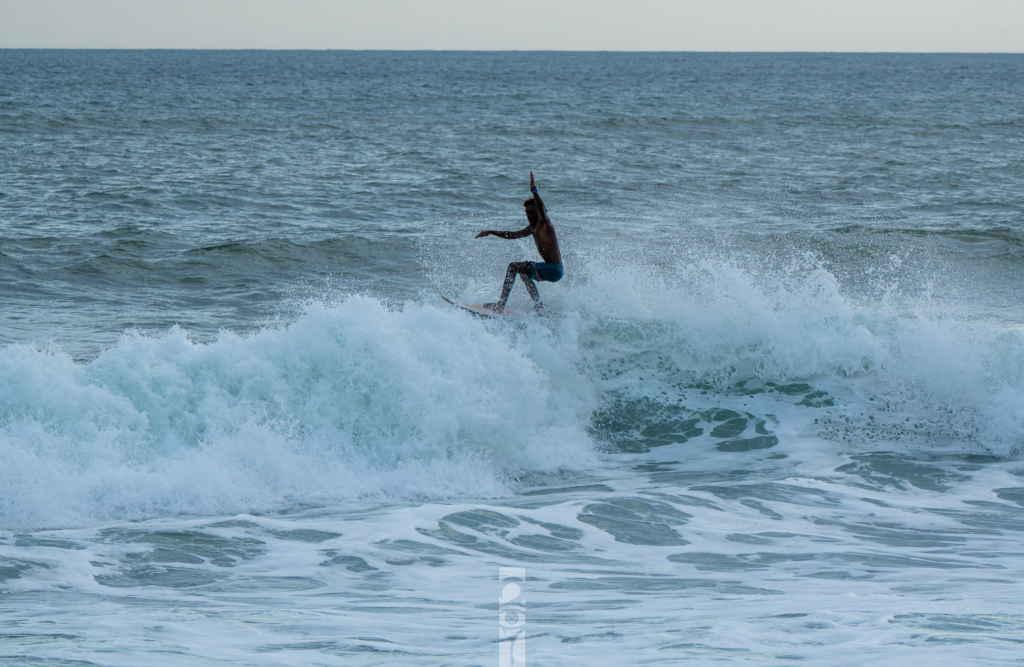 Noel Forseas, high-quality sports photographer Sri-Lanka. A man surfing in a wave that is breking.